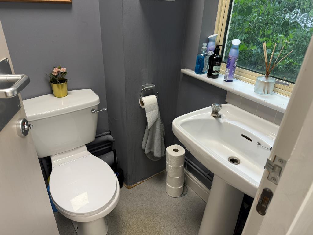 Lot: 94 - COMMERCIAL PART POSSESSION PRODUCING £16,200 PER ANNUM - First floor white suite WC and sink unit